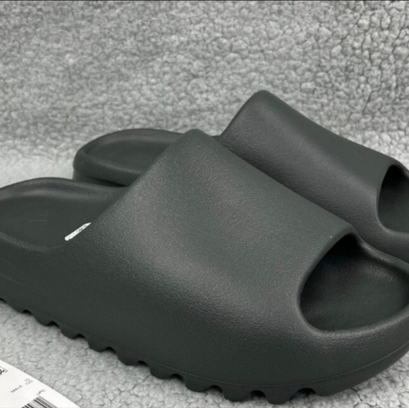 Adidas Yeezy Slide Onyx Black | Size 10 | Brand New (No Box) - Picture 5 of 5